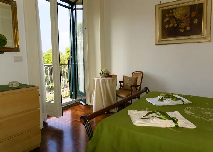 La Maison Du Paradis Apartment *